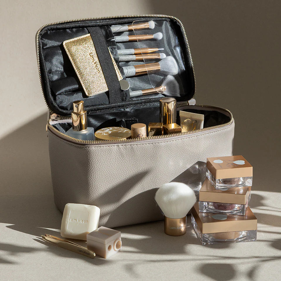 I am klean make up case groot