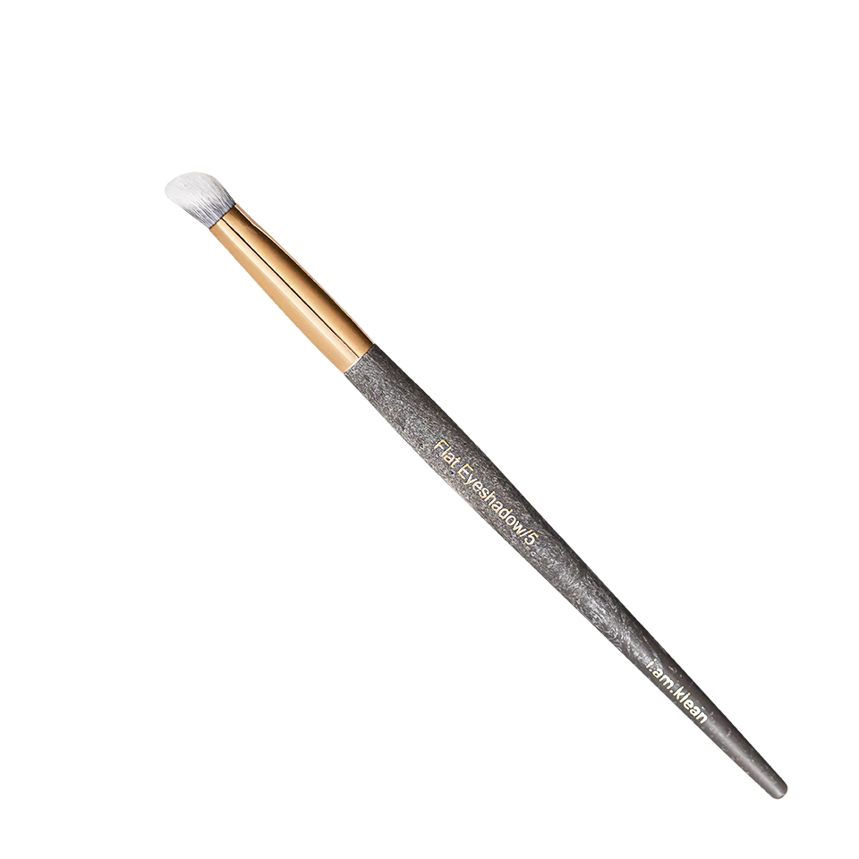 Flat eyeshadow brush