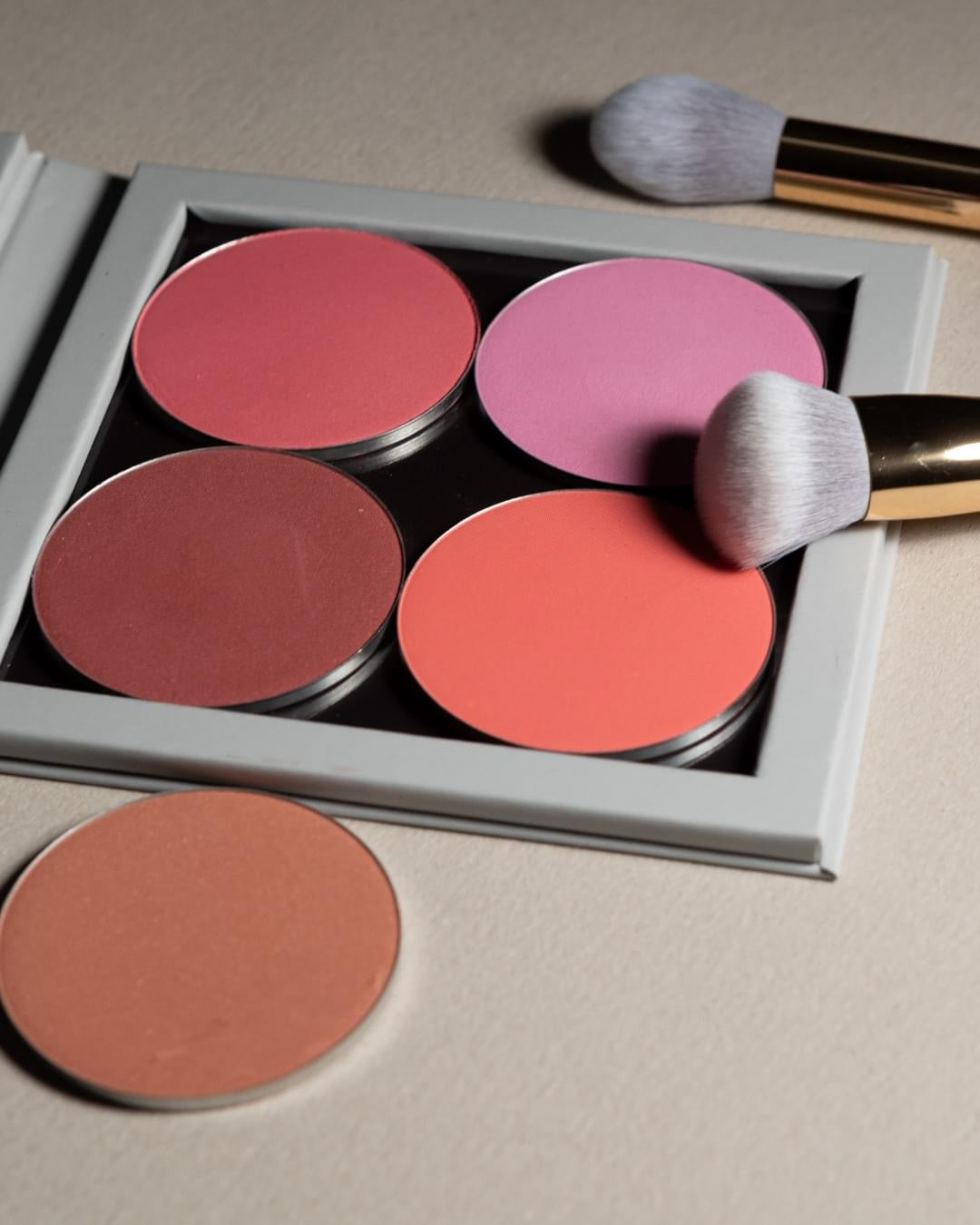 Compact blush  IAK
