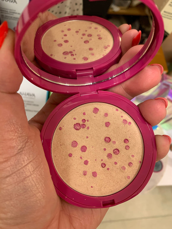 Unexpected beauty highlighter